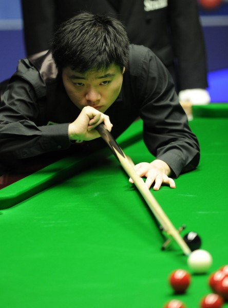 占据压倒性 占据压倒性