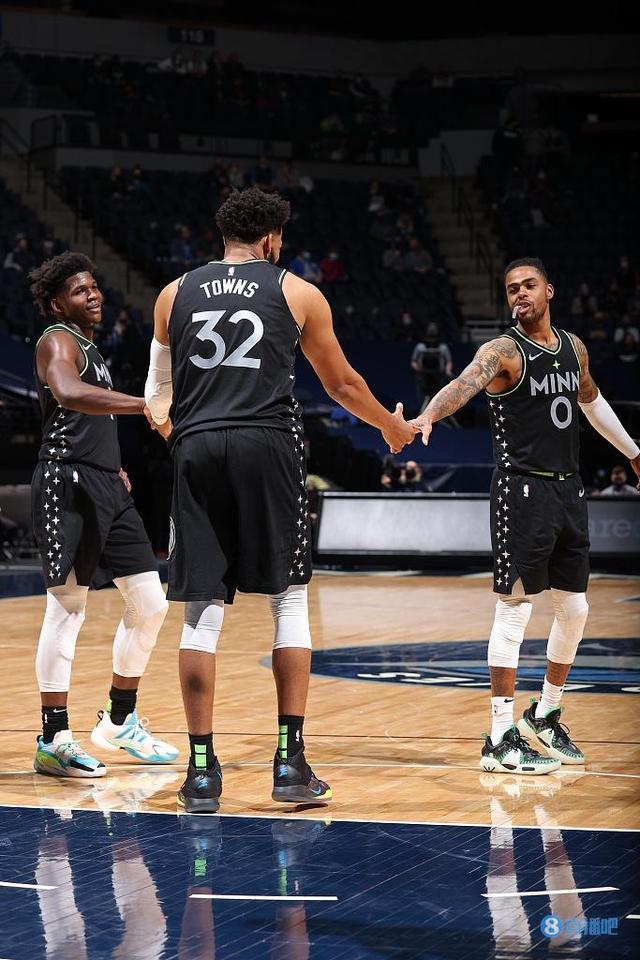 还在踢着半 还在踢着半