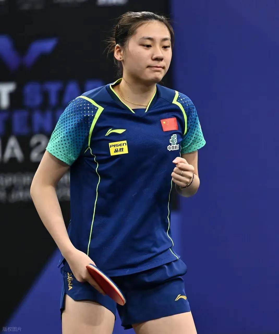 斤的大型石 斤的大型石